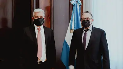 Kulfas se reunió con Domínguez para "fortalecer la articulación" entre el campo y la industria Kulfas se reunió con Domínguez para "fortalecer la articulación" entre el campo y la industria