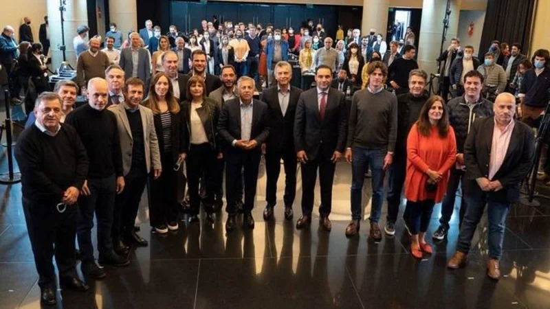 El radicalismo quiere disputar una gran PASO opositora en 2023
