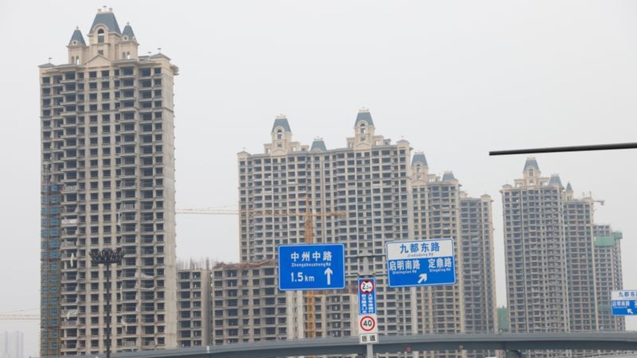Evergrande asegura que pagará los bonos nacionales y calma temores de los mercados financieros