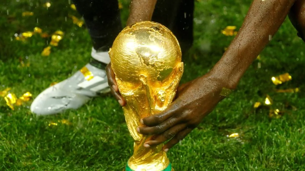 UEFA insta a la FIFA a dejar de impulsar su plan de un Mundial cada dos años