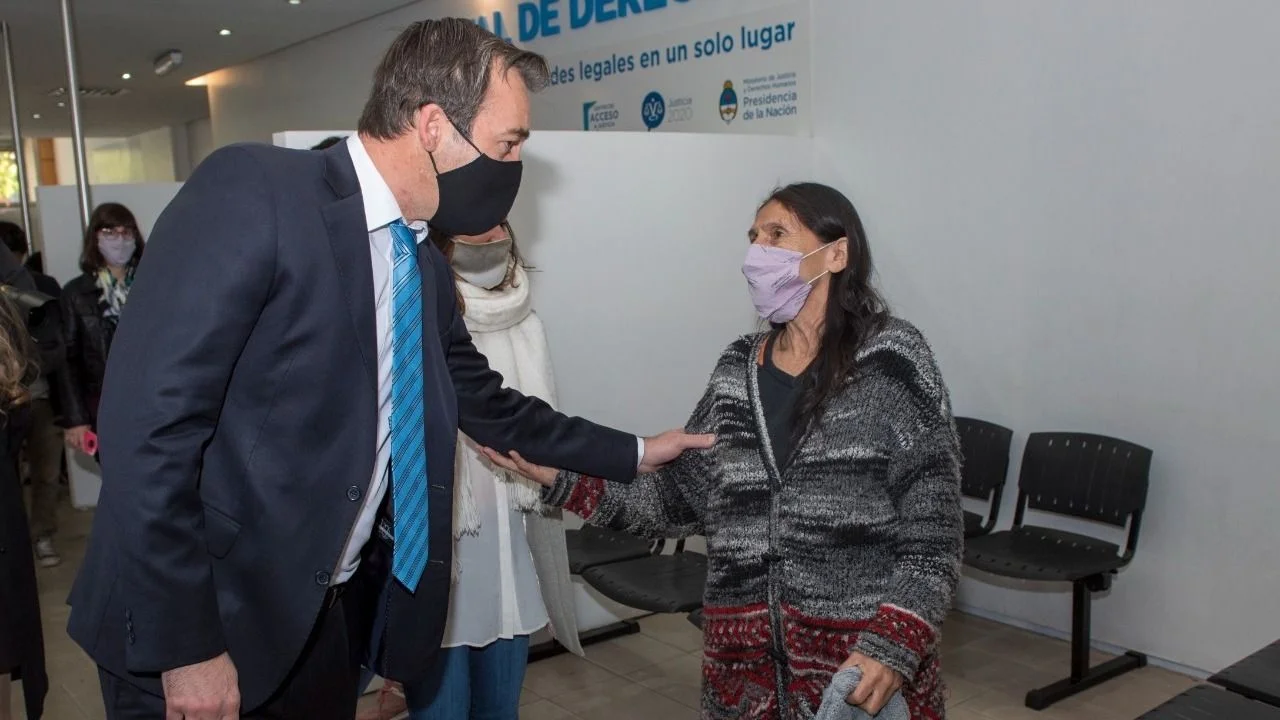 Seguridad social y vivienda, las dos principales consultas en los CAJ en barrios populares