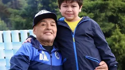 Diego y Dieguito Fernando Maradona. Diego y Dieguito Fernando Maradona.