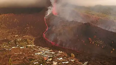 Reabre el aeropuerto de La Palma mientras el volcán sigue en erupción Reabre el aeropuerto de La Palma mientras el volcán sigue en erupción