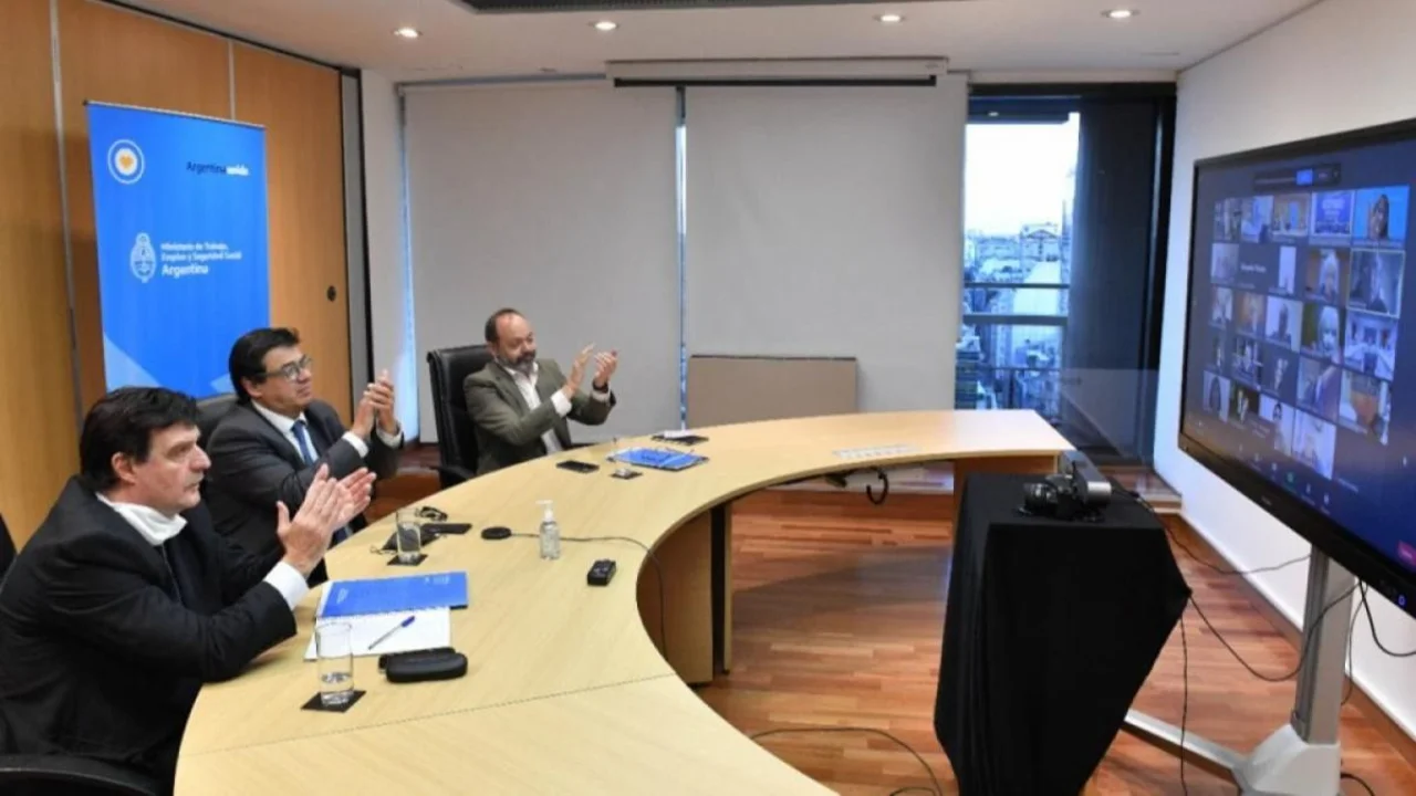 El Gobierno nacional oficializó el aumento del salario mínimo: de cuánto será el incremento