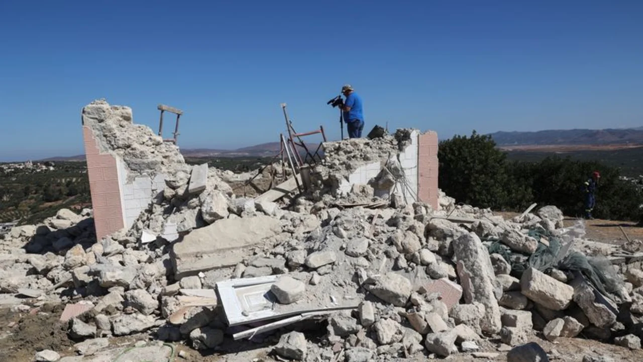 Fuerte sismo en Grecia deja un muerto en la isla de Creta
