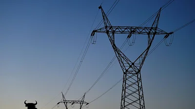 España paraliza industrias por los altos costos de la energía España paraliza industrias por los altos costos de la energía