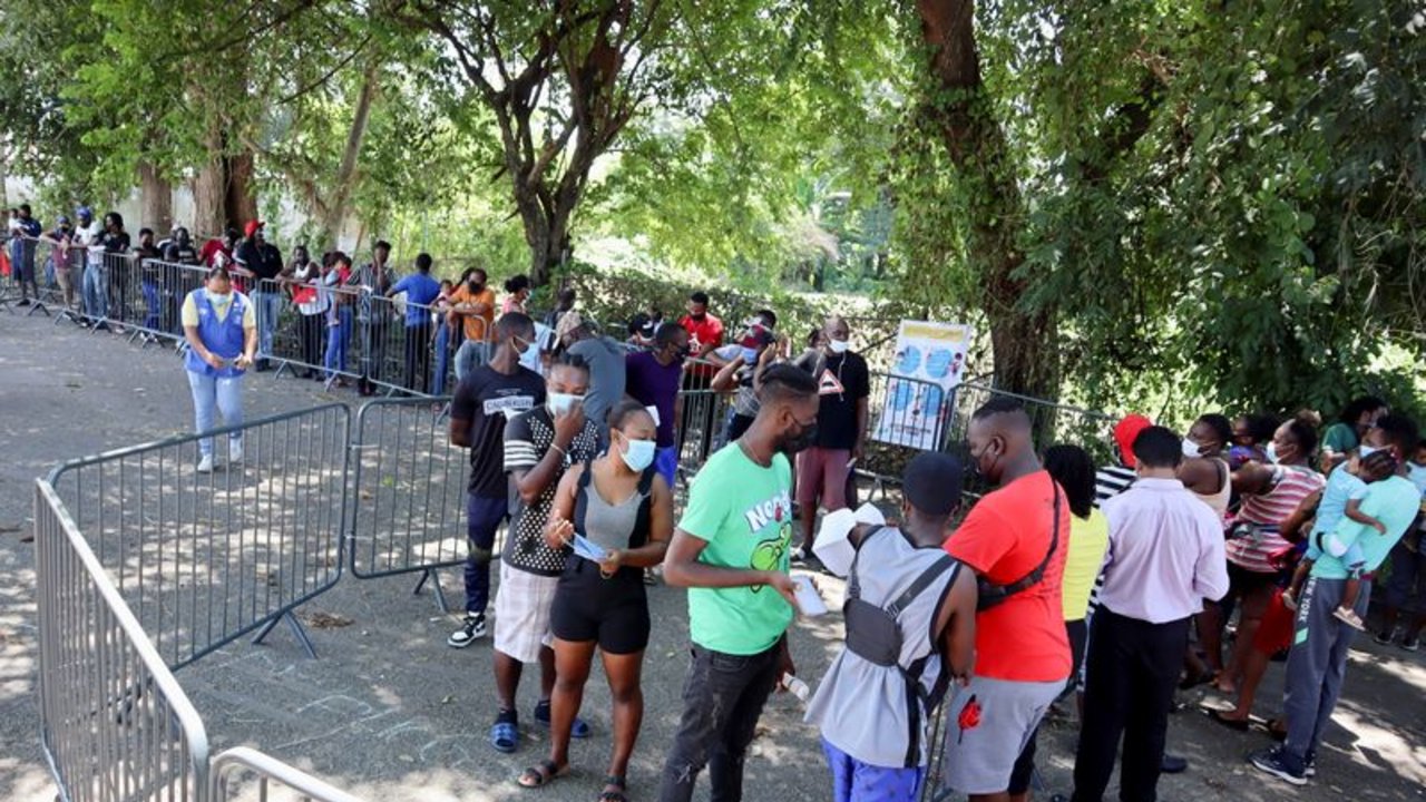 Cientos de migrantes en el sur de México luchan por solicitudes de asilo