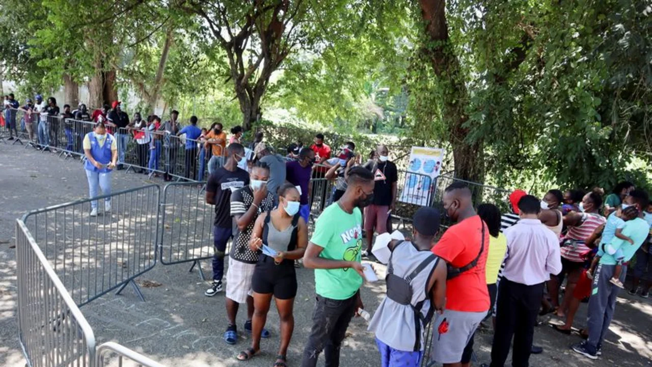 Cientos de migrantes en el sur de México luchan por solicitudes de asilo