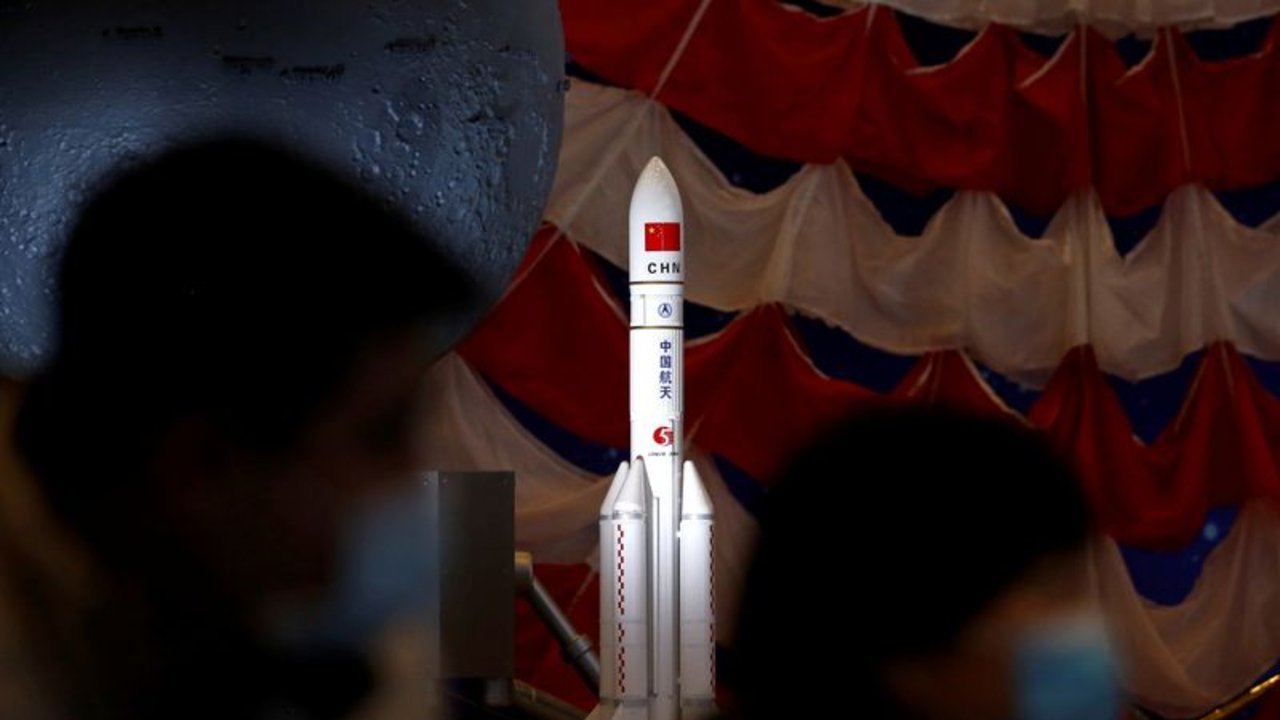 China lanzará cohete en 2028 capaz de enviar misión tripulada a la Luna