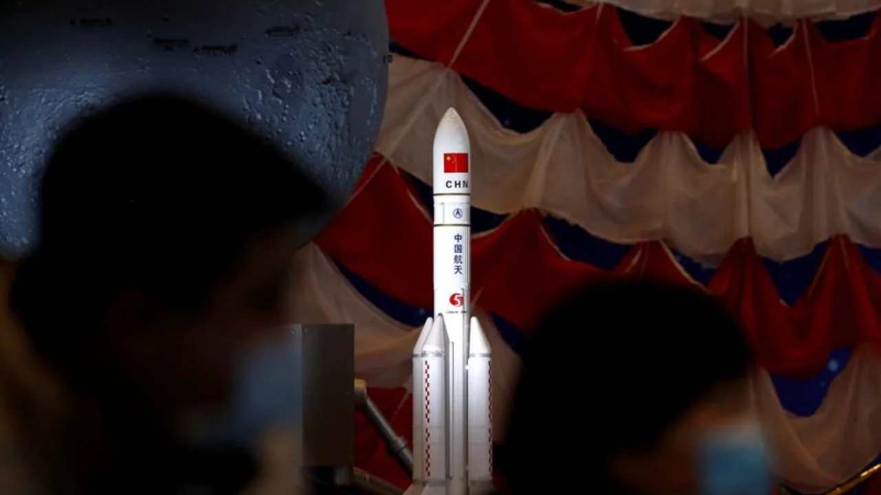 China lanzará cohete en 2028 capaz de enviar misión tripulada a la Luna