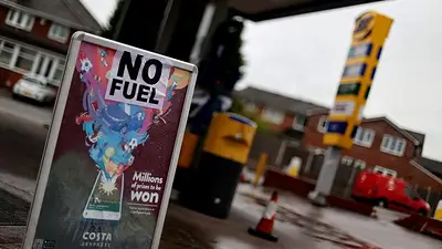 Caos por la falta de combustible en Reino Unido: los militares salen con camiones Caos por la falta de combustible en Reino Unido: los militares salen con camiones