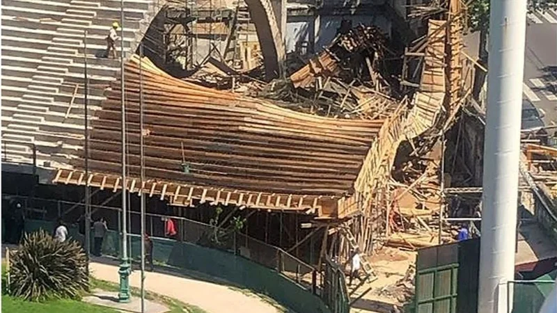 Derrumbe en la cancha de Ferro