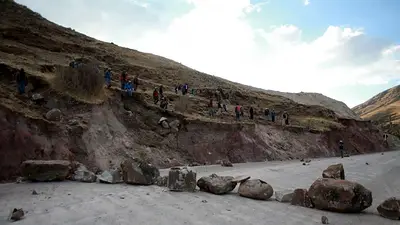 Perú llega a acuerdo para levantar temporalmente bloqueo que afecta a mina Las Bambas Perú llega a acuerdo para levantar temporalmente bloqueo que afecta a mina Las Bambas