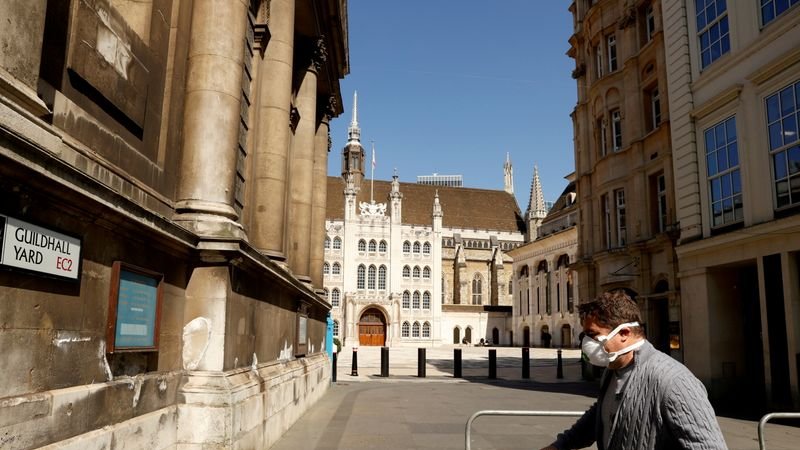 El PIB británico creció más de lo previsto en el segundo trimestre antes de frenarse