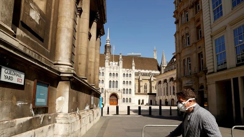 El PIB británico creció más de lo previsto en el segundo trimestre antes de frenarse