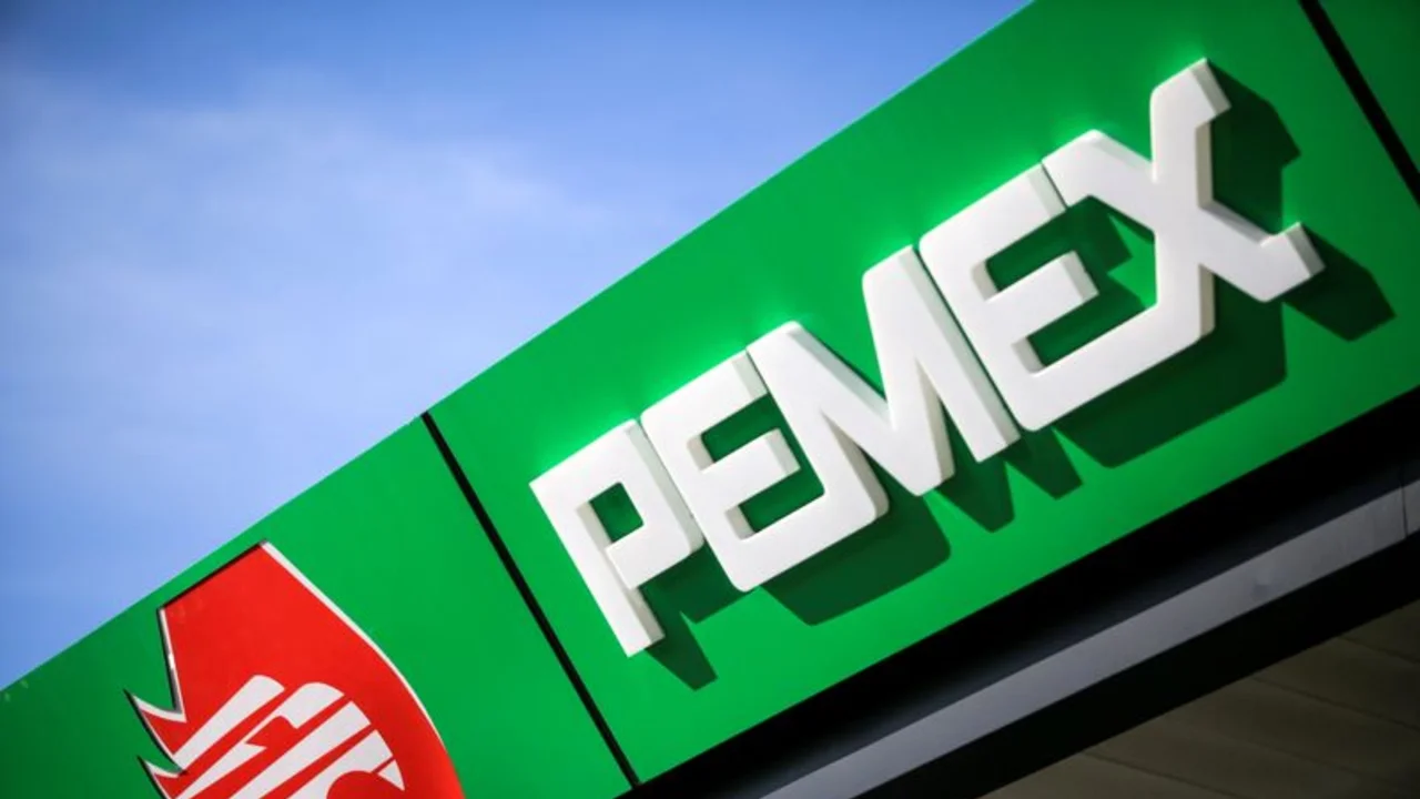 Mexicana Pemex y sindicato suscriben contrato colectivo, acuerdan ajuste salarial