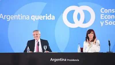 Alberto Fernández, junto a Cristina Kirchner: "El día 100 ha llegado" Alberto Fernández, junto a Cristina Kirchner: "El día 100 ha llegado"