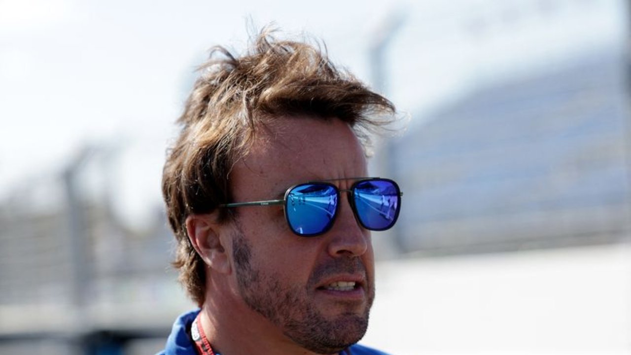 Alonso se disculpa con la "leyenda" Hamilton tras disputa en GP de Bélgica