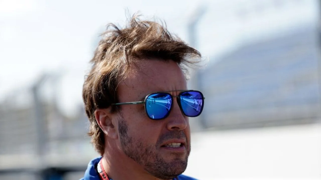 Alonso se disculpa con la "leyenda" Hamilton tras disputa en GP de Bélgica