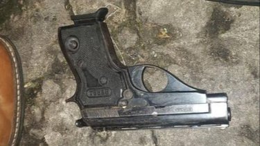 Esta es el arma con el que apuntaron a la vicepresidenta