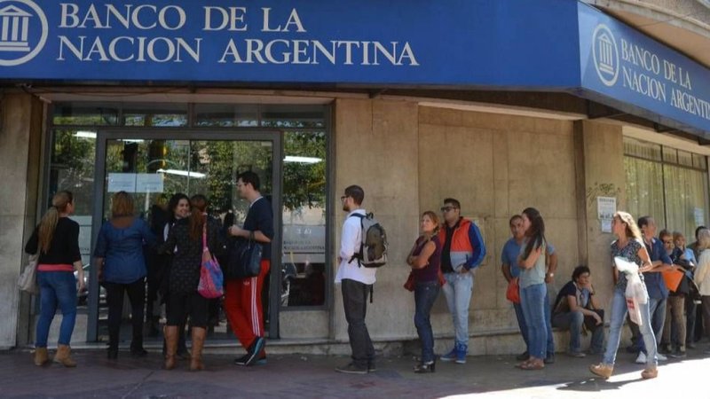 Filas en los bancos