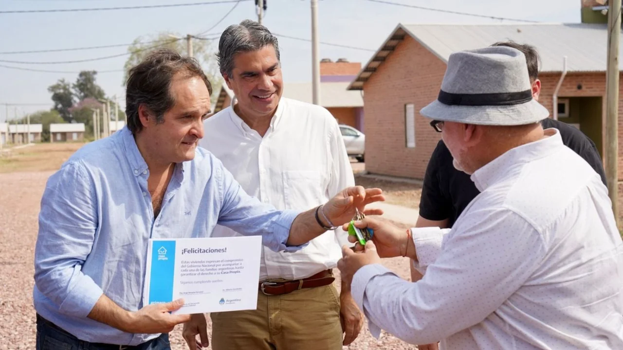 Chaco: Maggiotti y Capitanich entregaron viviendas en Presidencia Roque Sáenz Peña