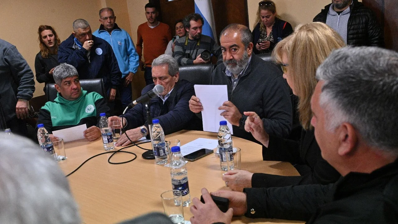 La CGT declaró "estado de alerta permanente" y convocó a una nueva reunión el lunes
