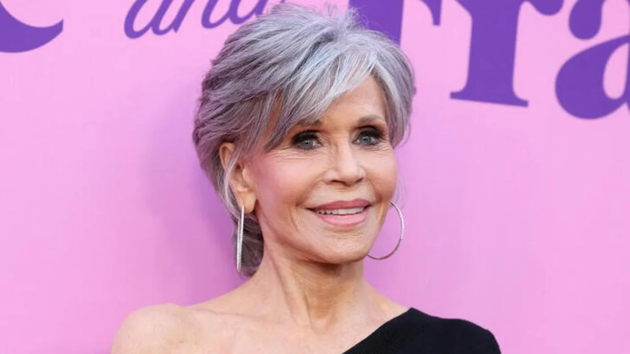 Jane Fonda dice que ha comenzado quimioterapia para un cáncer "tratable"