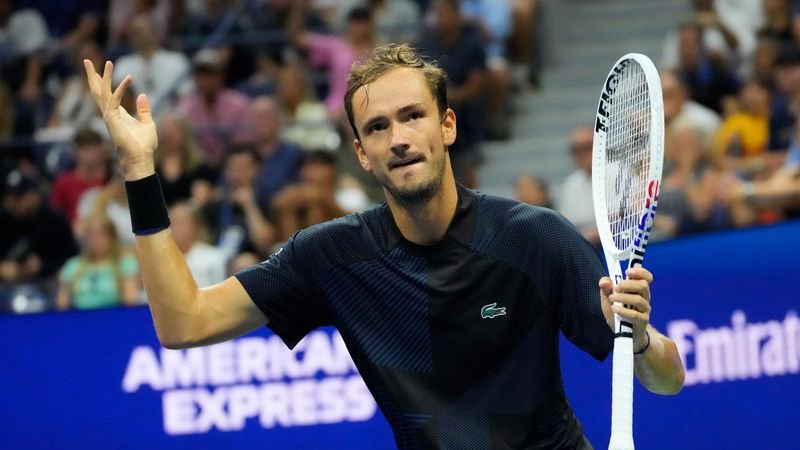 Medvedev, despojado del primer puesto, lamenta su derrota