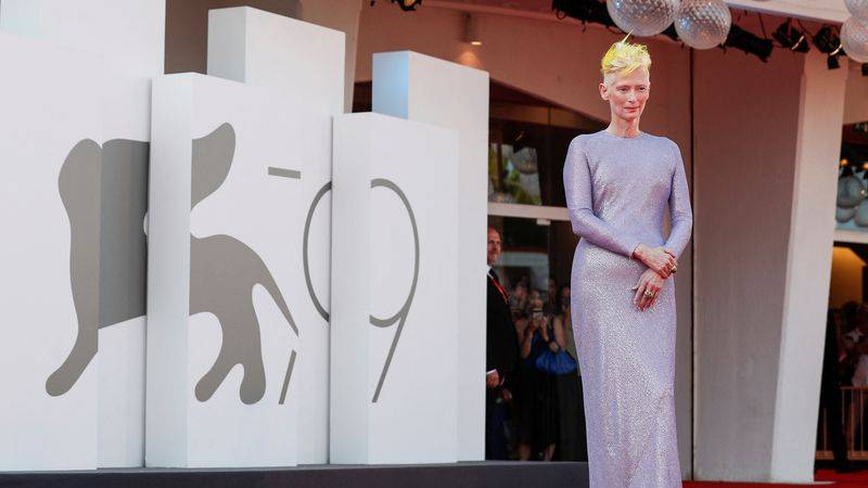 Una fantasmagórica película en el Festival de Venecia ofrece una doble dosis de Tilda Swinton