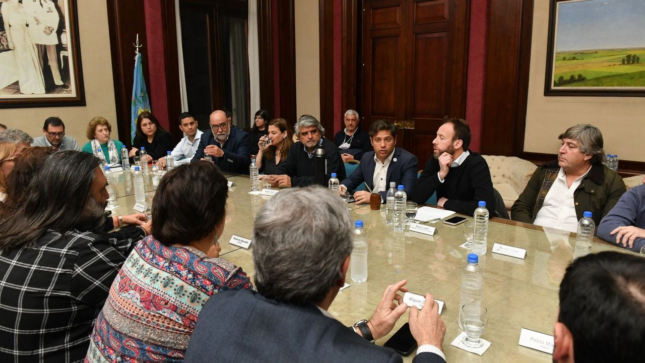 Paritarias 2022: Kicillof anunció una suba para estatales del 25% en septiembre