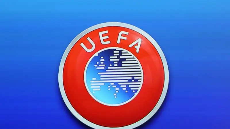 La UEFA investigará el comportamiento de los hinchas de la Juventus en la derrota ante el PSG