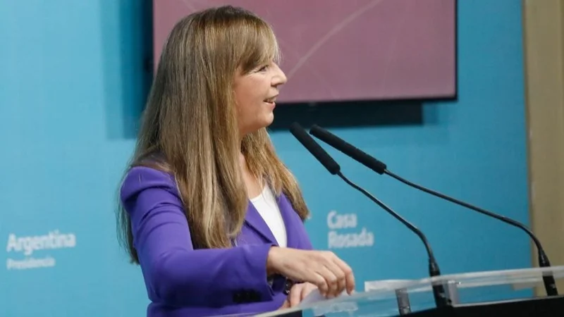 Cerruti por la falta de paridad en la conferencia: "Preguntan 10 hombres"