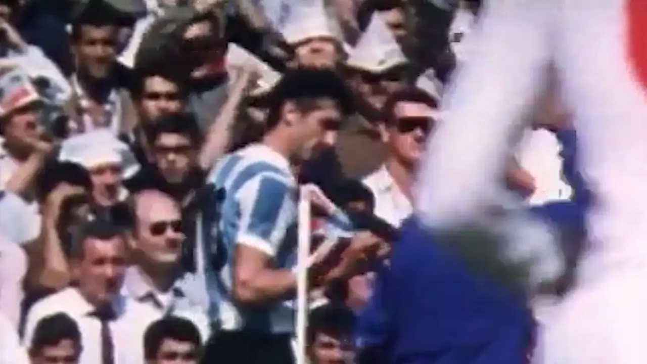 Por qué la Selección Argentina usa un brazalete negro en el partido contra Suiza en el Mundial