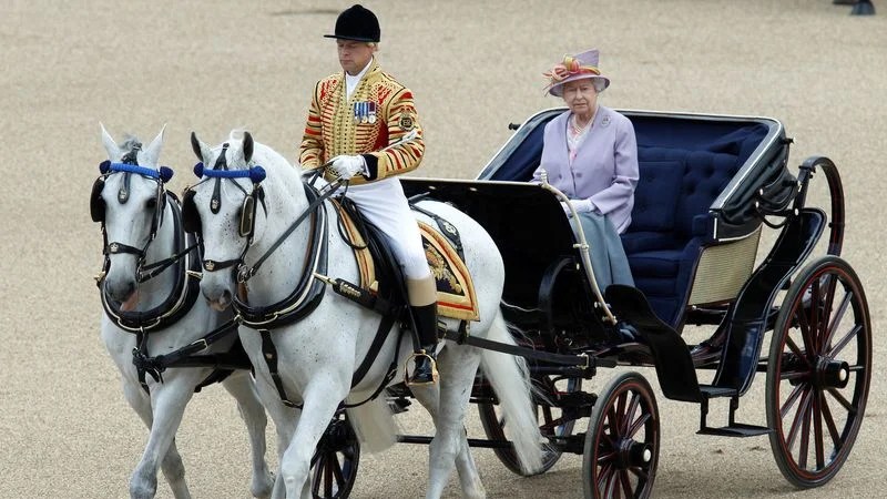 CRONOLOGÍA-La vida de la reina Isabel II