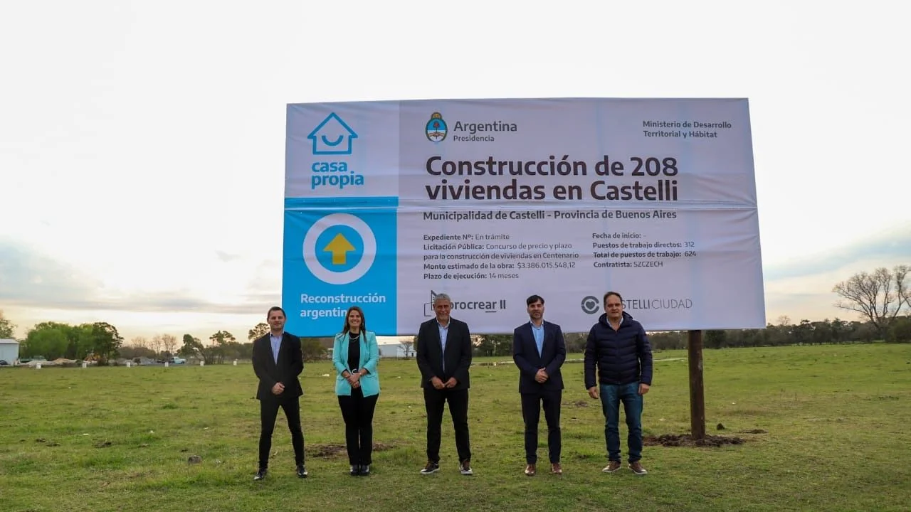 Ferraresi y Echarren entregaron viviendas y anunciaron el inicio de obras del Desarrollo Urbanístico Castelli