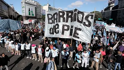 Organizaciones sociales advierten: "Si no se le gana la batalla a los devaluadores, es el final del Gobierno" Organizaciones sociales advierten: "Si no se le gana la batalla a los devaluadores, es el final del Gobierno"