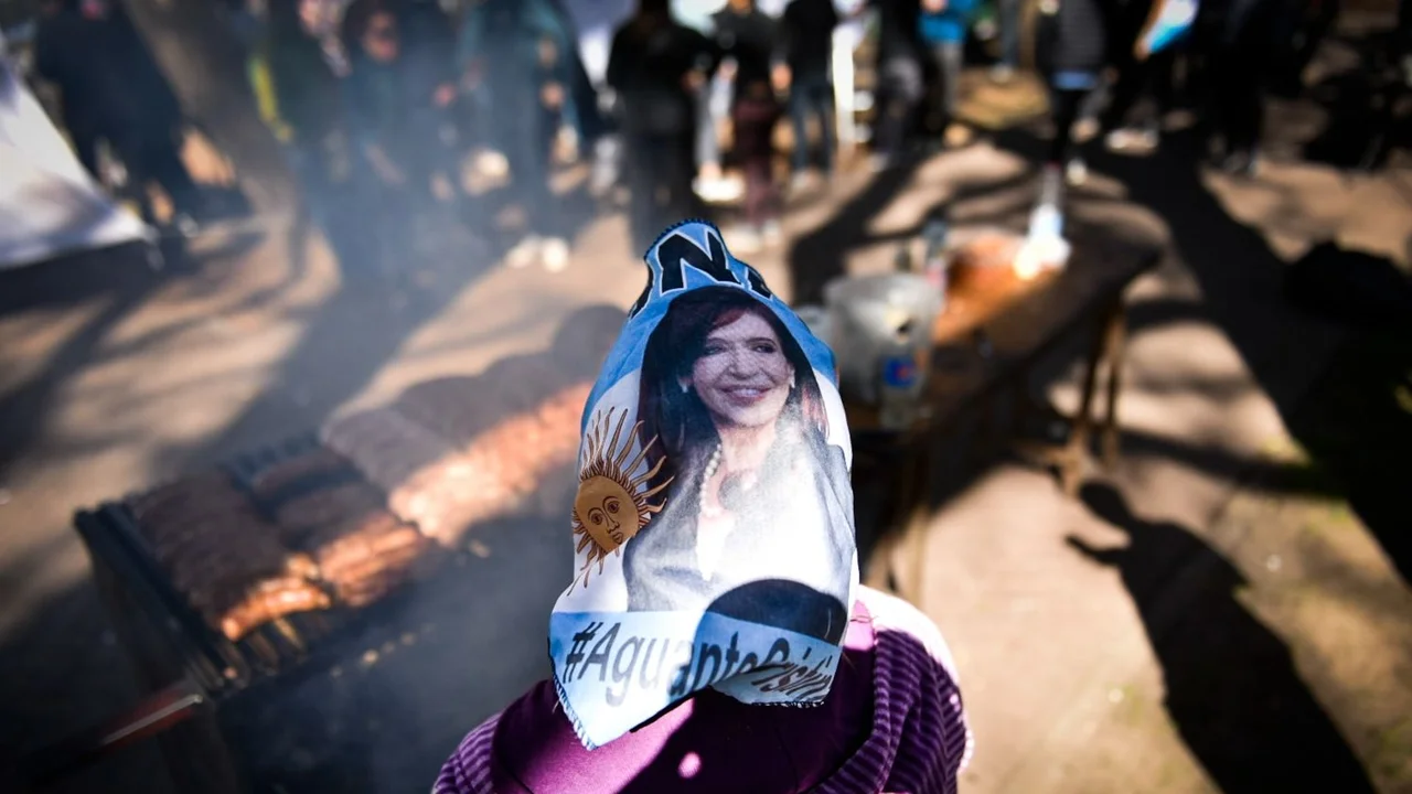 Miles de personas respaldaron a Cristina Kirchner en Parque Lezama: las mejores imágenes
