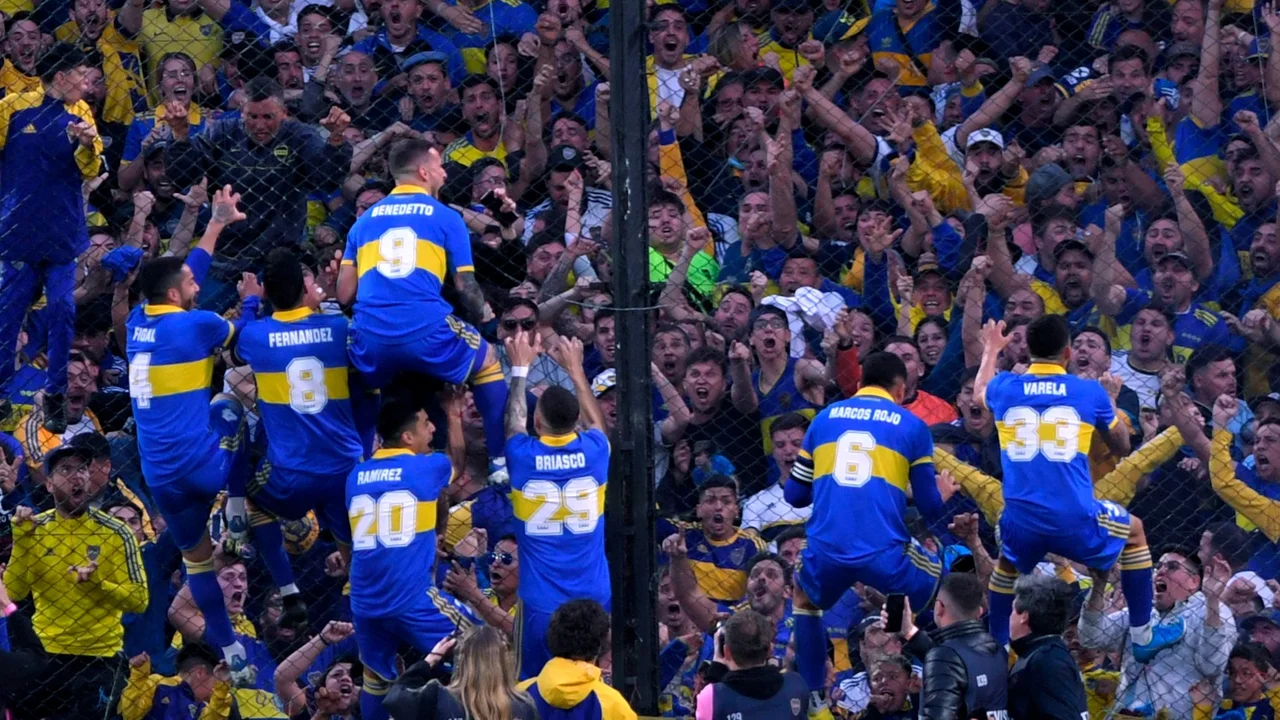 Con gol de Benedetto, Boca le ganó el clásico a un River perdido 