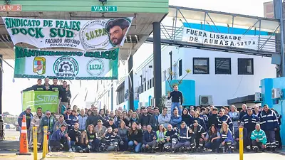 Paro en autopista Buenos Aires - La Plata: levantan barreras y no hay peaje Paro en autopista Buenos Aires - La Plata: levantan barreras y no hay peaje