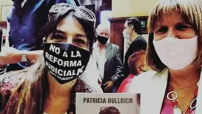 Denunciaron por un escrache a una mujer ligada a Bullrich y a la causa del ataque a CFK Denunciaron por un escrache a una mujer ligada a Bullrich y a la causa del ataque a CFK