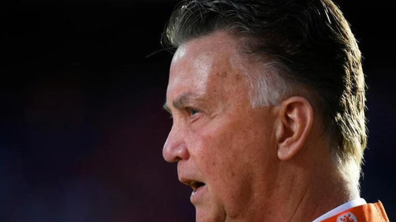 Van Gaal recorta la plantilla de Holanda y muestra su mano para el Mundial