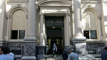 Efecto dólar soja: se frenó la salida de depósitos en dólares y sumó u$s 300 M