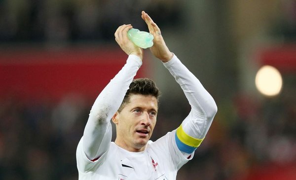 Lewandowski Llevará Brazalete De Capitán Regalo De Ucraniano Shevchenko En El Mundial El Destape 0052