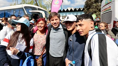 El día de la primavera, Kicillof acompañó a jóvenes que iniciaron sus viajes de fin de curso El día de la primavera, Kicillof acompañó a jóvenes que iniciaron sus viajes de fin de curso
