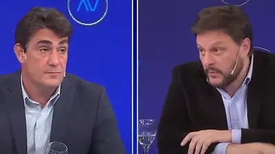El mal momento de Iguacel en TN por un cruce de Leandro Santoro: "¡Es mentira!" El mal momento de Iguacel en TN por un cruce de Leandro Santoro: "¡Es mentira!"