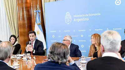El Gobierno llegó a un acuerdo para congelar el precio de la ropa hasta el 1 de diciembre El Gobierno llegó a un acuerdo para congelar el precio de la ropa hasta el 1 de diciembre