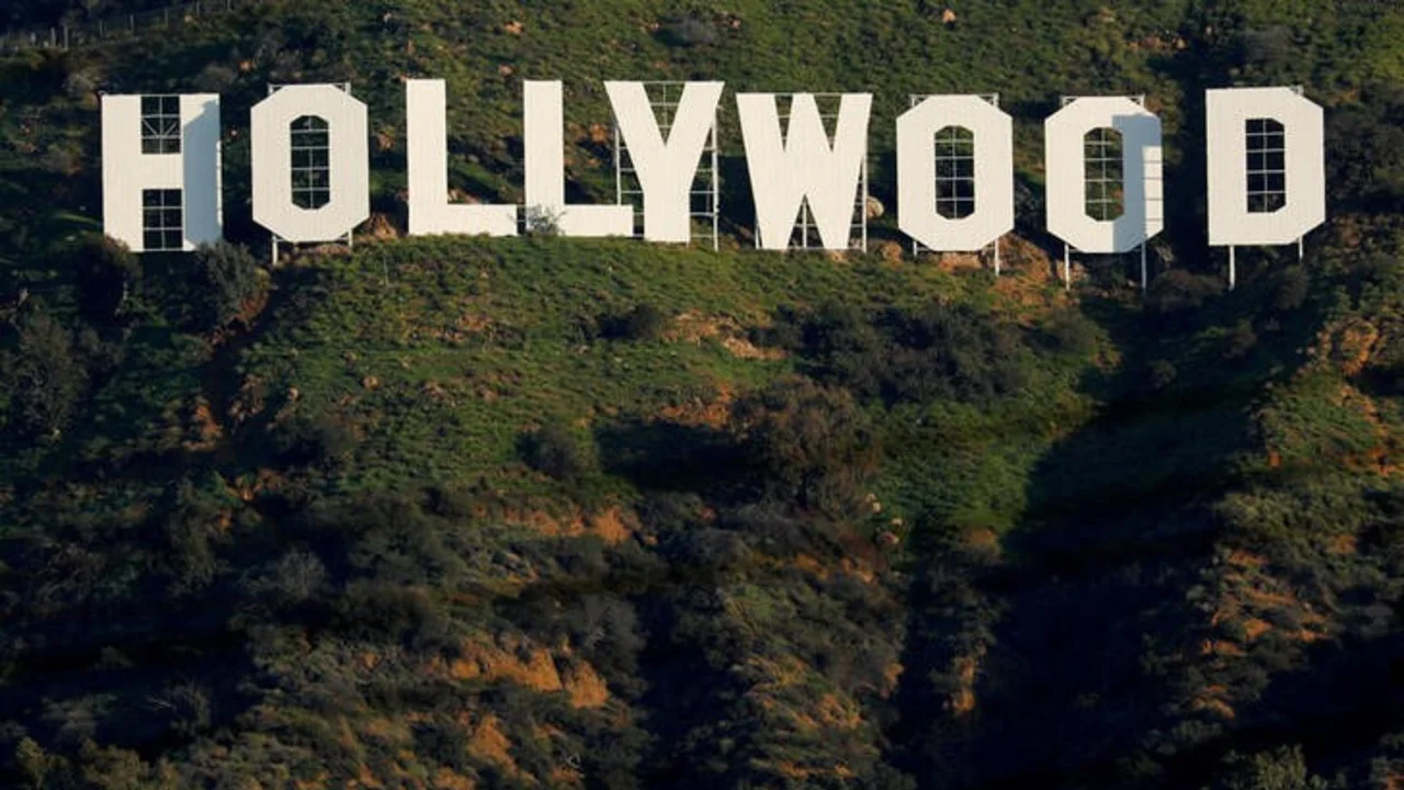 El emblemático letrero de Hollywood es repintado a lo grande antes de su centenario