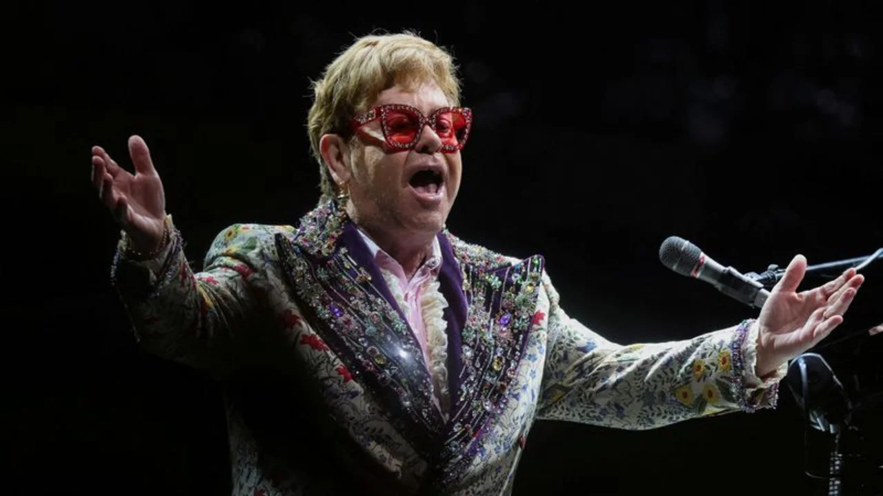 Los Biden reciben a Elton John en una velada en el jardín sur de la Casa Blanca