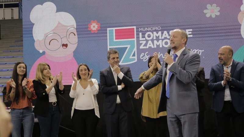 Insaurralde y Massa en Lomas: encabezaron un acto por el Día del Jubilado y se reunieron con empresarios de CAME y Bomberos Voluntarios